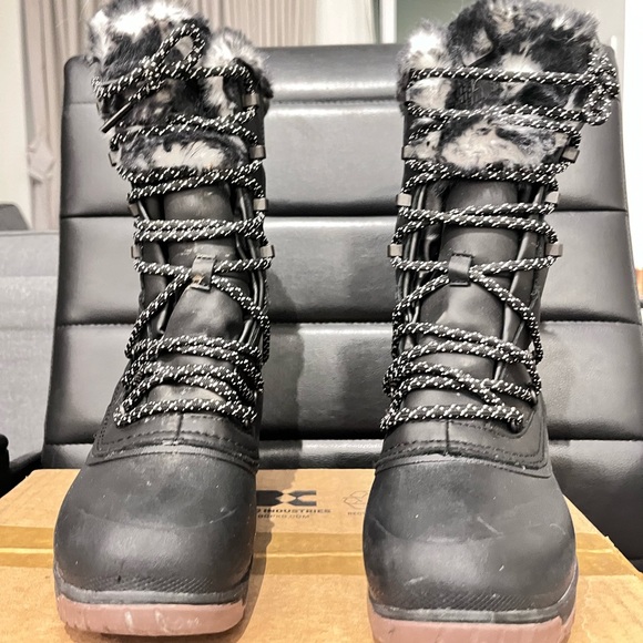 The North Face women snow boots - Picture 1 of 8